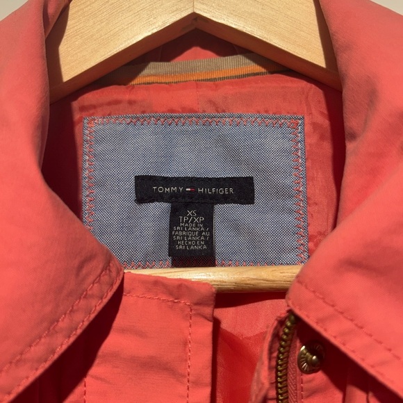 Trendy like new Tommy Hilfiger Coral Fall Trench coat with belt - Picture 8 of 8